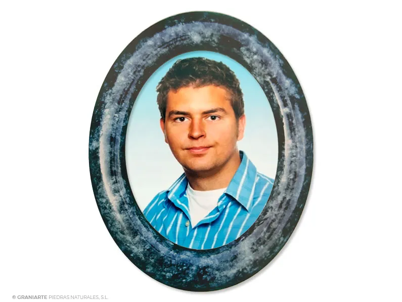 Fotocerámica en óvalo con aro de porcelana Fotocerámica en óvalo con aro de porcelana