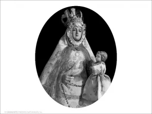 Virgen del Rosario - Grabado cajeado en óvalo